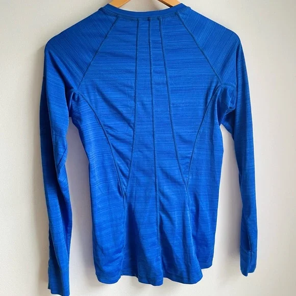 Athleta Longsleeve Workout Top Size Medium - Picture 4 of 8